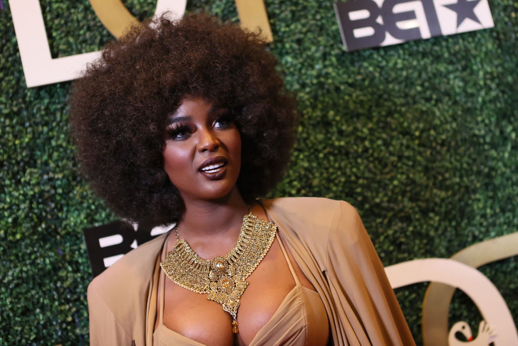 Amara La Negra Touts The Importance Of Discipline, Shows Off Abs Three Months Postpartum